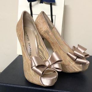 Chinese Laundry cream lace pumps size 6